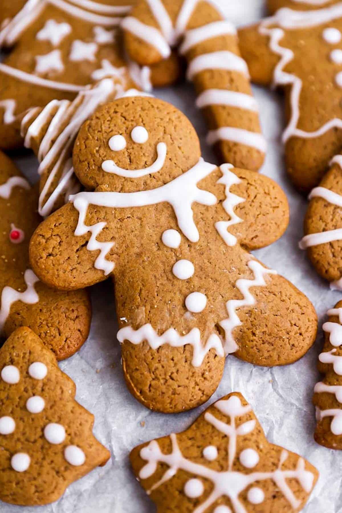 The Perfect Soft Gingerbread Cookies [Easy Recipe!] - Savory Nothings