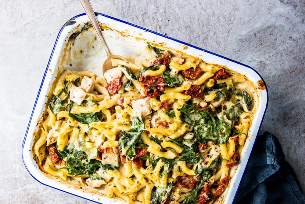 https://www.savorynothings.com/wp-content/uploads/2018/02/chicken-florentine-pasta-casserole-picture-tk.jpg