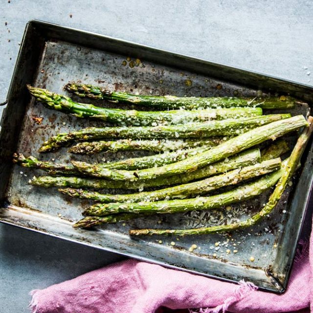 Garlic Parmesan Roasted Asparagus | Savory Nothings