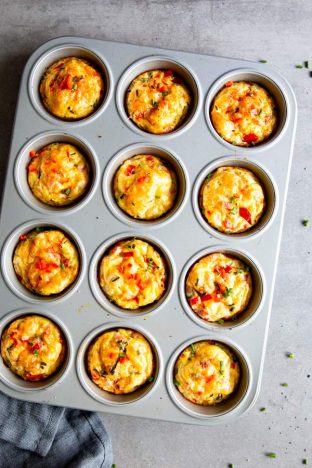 Cheddar Bacon Baked Egg Cups {meal prep & freezer friendly} + VIDEO