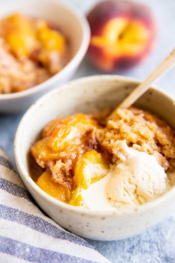 Crockpot Peach Cobbler - Savory Nothings