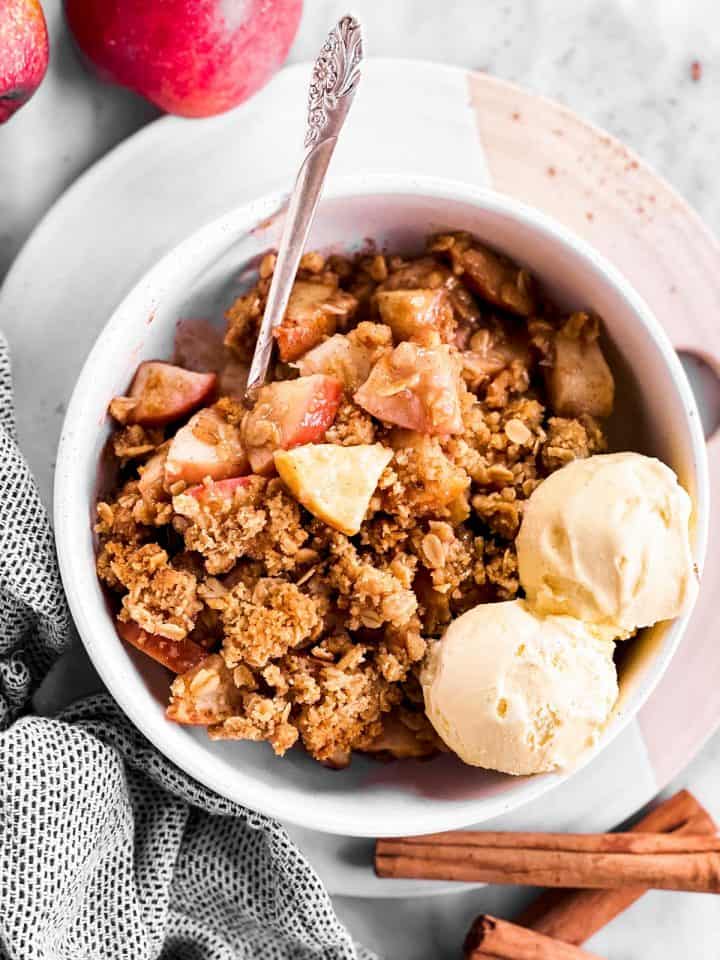 Quick & Easy Apple Crisp Recipe - Savory Nothings