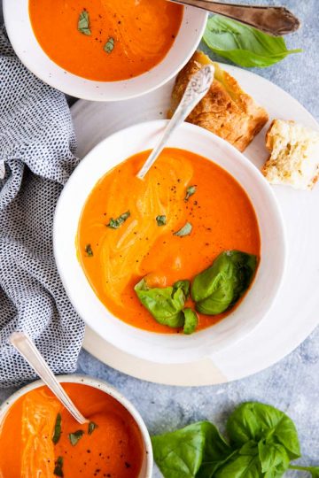 Simple Garlic Roasted Tomato Soup - Savory Nothings