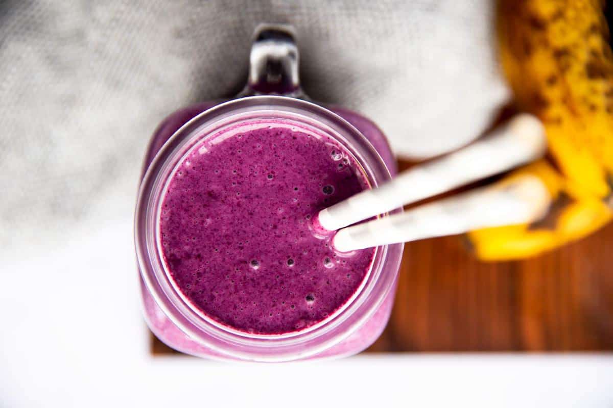 https://www.savorynothings.com/wp-content/uploads/2020/01/blueberry-banana-smoothie-image-hero.jpg