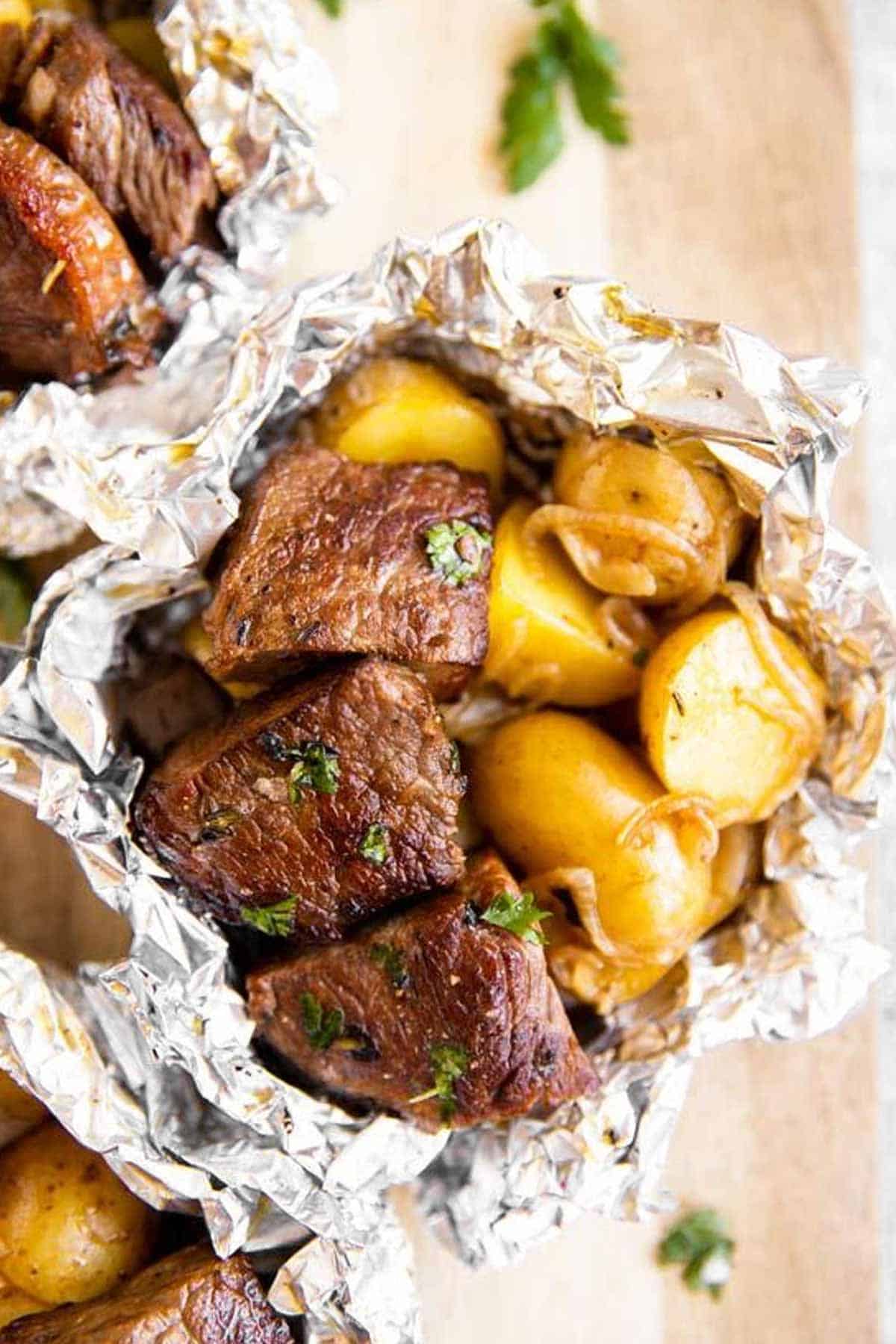 https://www.savorynothings.com/wp-content/uploads/2021/04/steak-and-potato-foil-packets-image-4.jpg