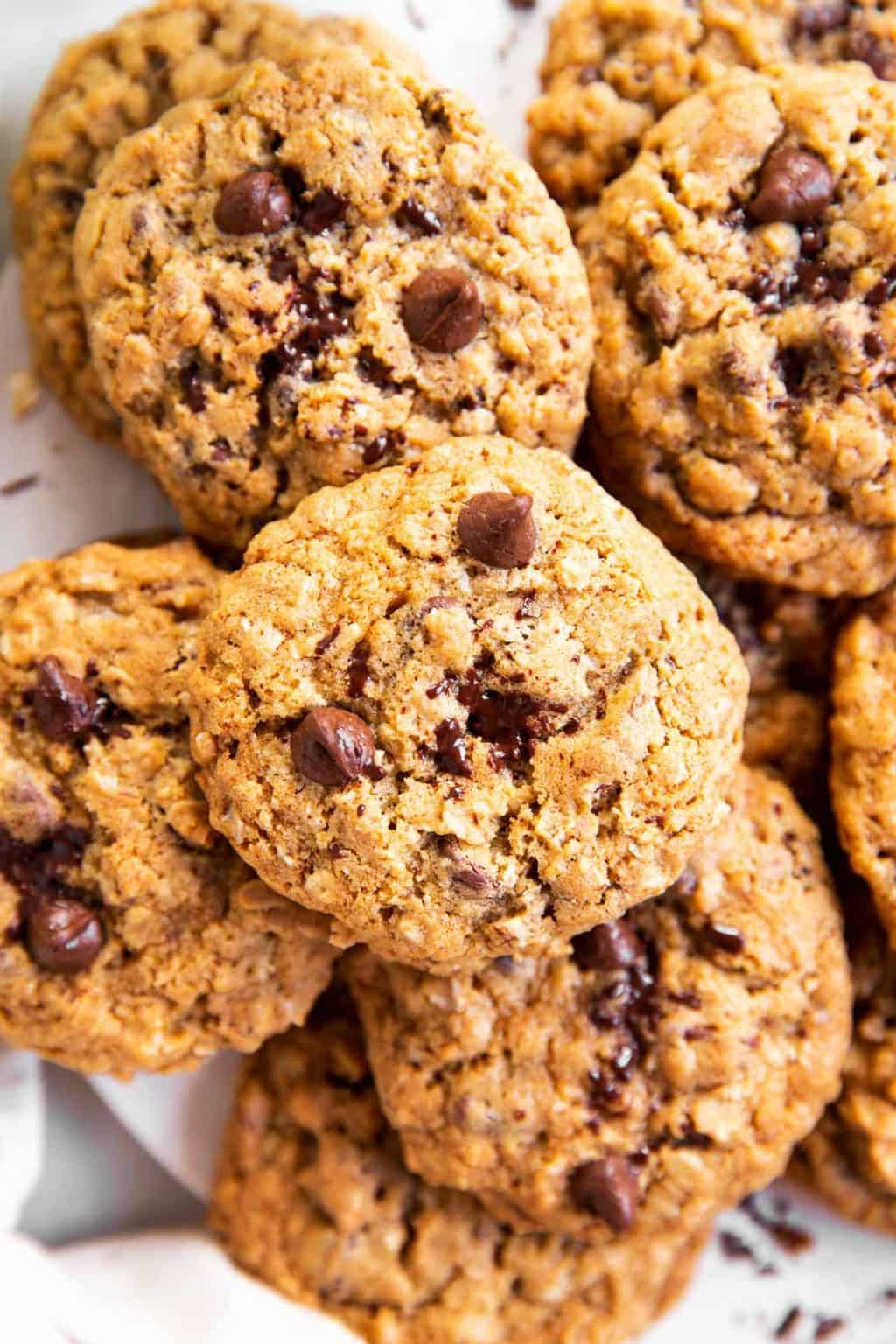 Easy Oatmeal Chocolate Chip Cookies Recipe - Savory Nothings