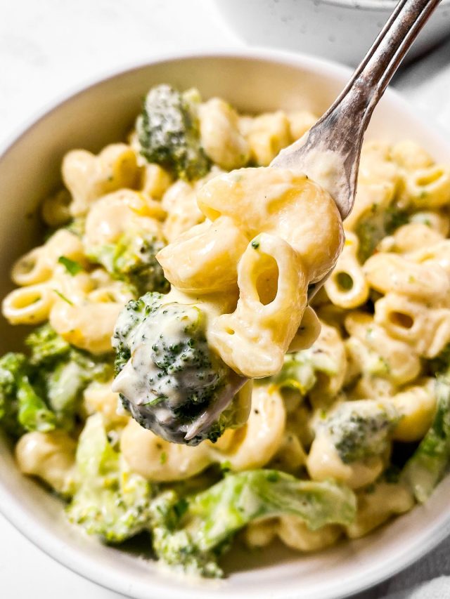 One Pot Creamy Broccoli Pasta Recipe - Savory Nothings