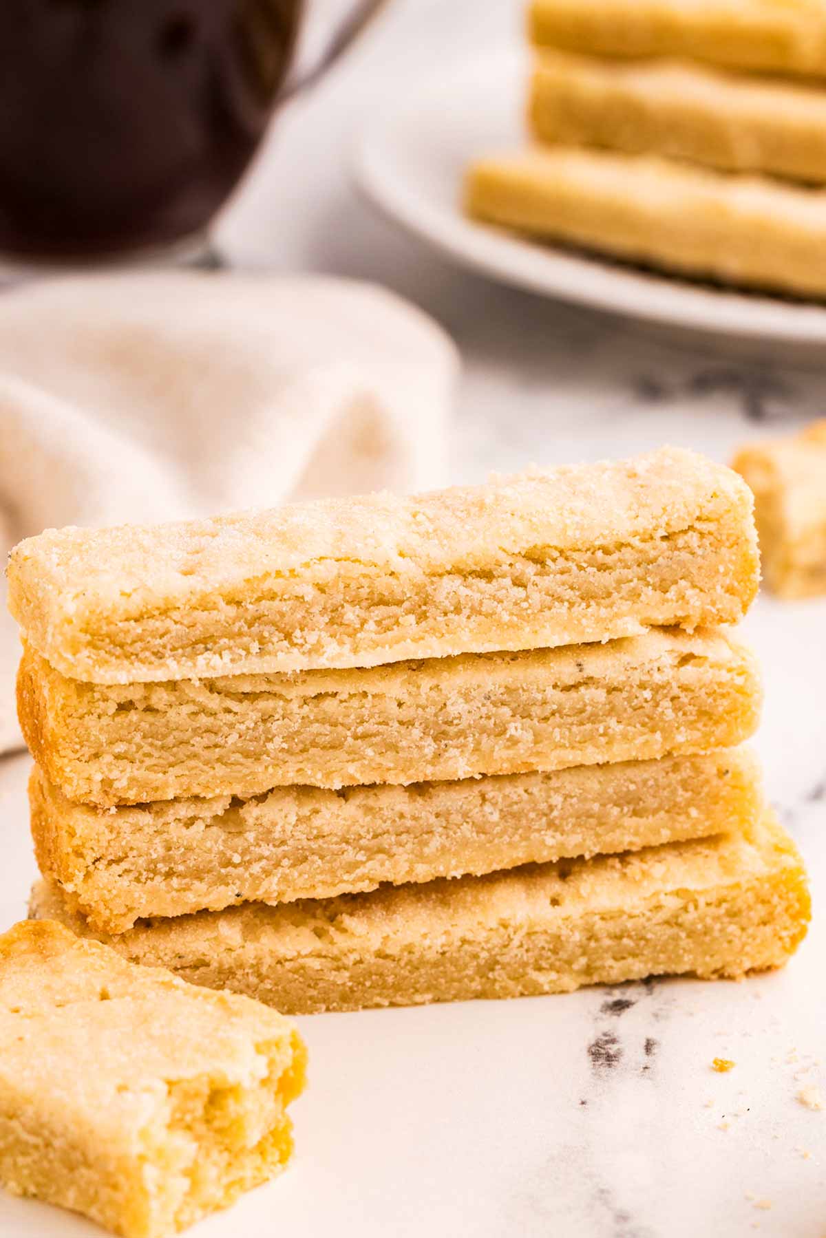 frontal vouw of stacked shortbread finger cookies